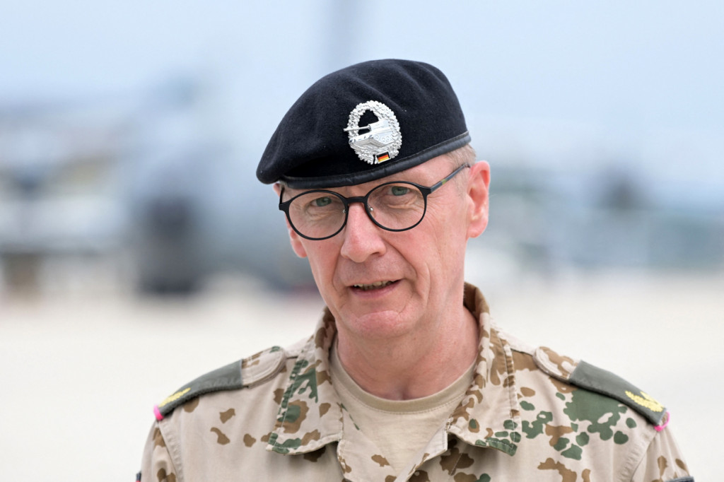 Brigadir Jenderal Ansgar Meyer dari angkatan bersenjata Jerman (Bundeswehr), komandan terakhir Bundeswehr di Afghanistan, berbicara kepada media di pangkalan udara militer di Wunstorf, Jerman utara, pada 30 Juni 2021.