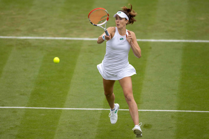 Untuk kali kedua dalam tiga pekan terakhir, Alize Cornet berhasil menundukkan petenis peringkat 7 dunia, Bianca Andreescu di turnamen grass-court.
