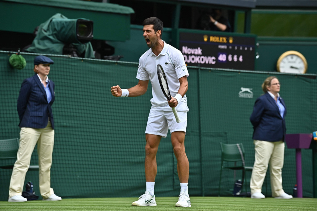 Petenis unggulan pertama, Novak Djokovic meluncur ke babak ketiga Wimbledon musim 2021 dengan cukup mudah pada Rabu, 30 Juni 2021, waktu setempat.