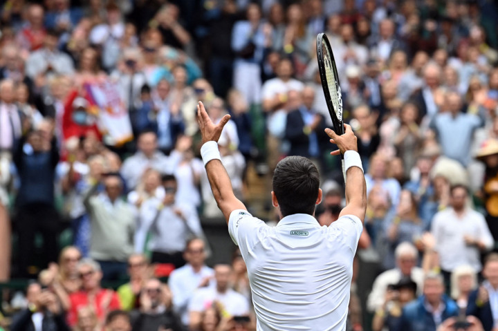 Selain itu, Djokovic juga semakin mendominasi head to head melawan Anderson menjadi 10-2 dan mempertahankan catatan sempurna melawannya di Wimbledon setelah petenis berkebangsaan Serbia memenangkan empat pertemuan mereka di Grand Slam tersebut, termasuk di final musim 2018.
