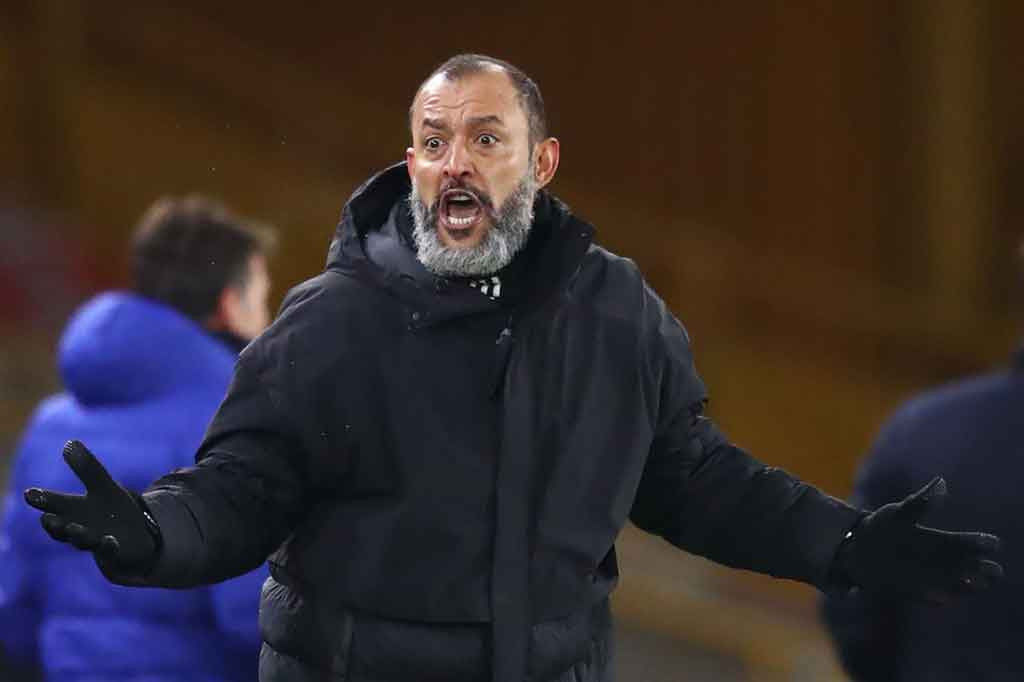 Nuno membimbing Wolves promosi ke Liga Premier pada 2018 setelah absen enam tahun dan mengamankan finis ketujuh berturut-turut dalam dua musim pertama mereka, sebelum finis di tempat ke-13 musim lalu. Dia sebelumnya juga melatih Valencia dan Porto.