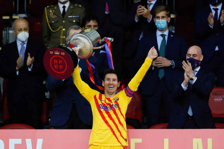 Kedua pihak masih sulit mencapai kesepakatan karena permintaan Messi dan situasi finansial Barcelona akibat pandemi covid-19. Menurut laporan Goal pada Kamis, 1 Juli 2021, negosiasi klub dan perwakilan Messi mencakup masalah ekonomi dan pajak serta hak citra sang pemain.