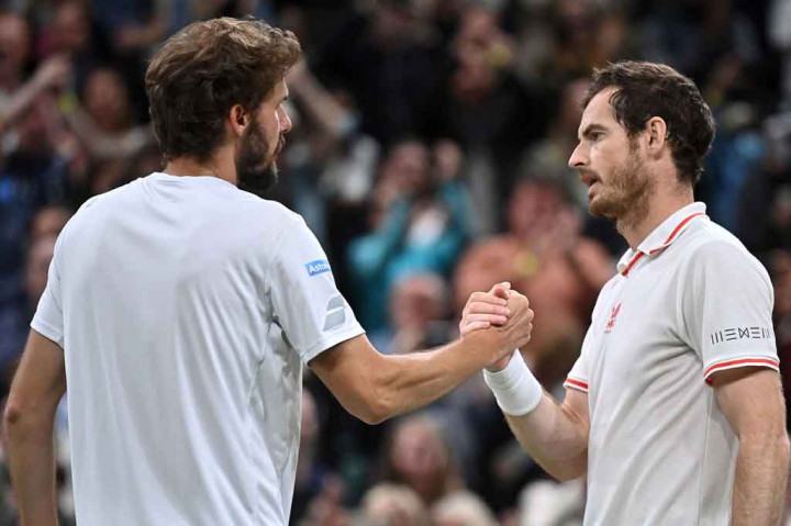 Mantan petenis nomor satu dunia tersebut menang dengan skor 6-3, 4-6, 4-6, 6-4, 6-2 atas peringkat 151 Otte di bawah atap Centre Court.