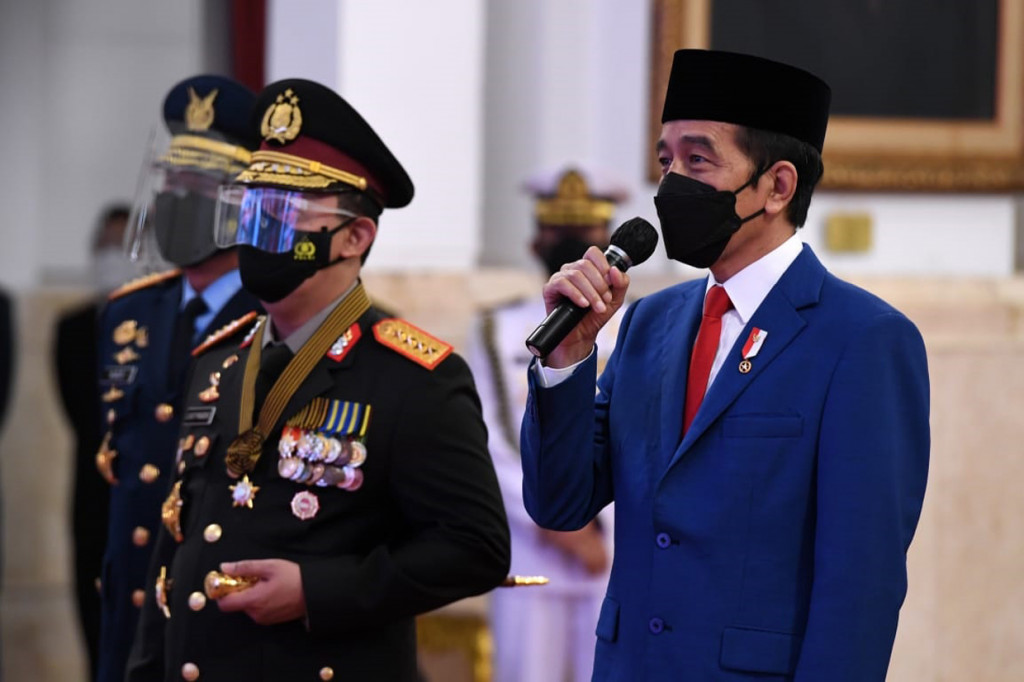 Presiden Joko Widodo meminta jajaran Polri untuk menguasai ilmu pengetahuan dan teknologi (Iptek).