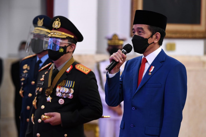 Presiden Joko Widodo meminta jajaran Polri untuk menguasai ilmu pengetahuan dan teknologi (Iptek).