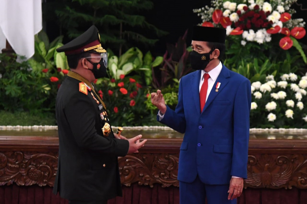 Presiden Joko Widodo juga mengingatkan bahwa Polri harus menggunakan kewenangannya secara bijak dan bertanggung jawab.