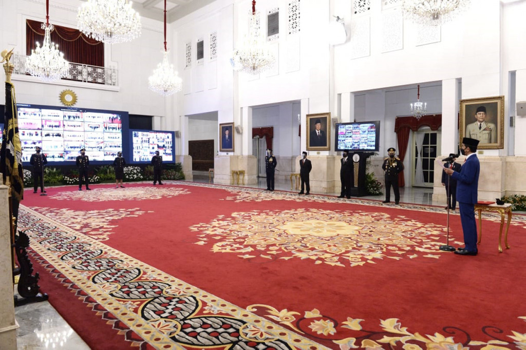Suasana Peringatan ke-75 Hari Bhayangkara, di Istana Negara, Jakarta.