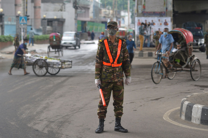 Dilansir AFP, Kamis, 1 Juli 2021, pemerintah Bangladesh mengatakan negara Asia Selatan berpenduduk 168 juta orang itu, mengalami peningkatan kasus infeksi virus korona yang