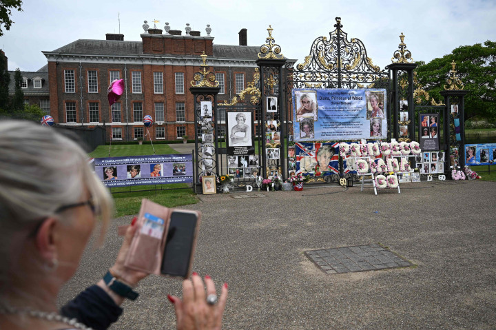 Sebagai salah satu wanita paling terkenal sepanjang masa, Diana, Princess of Wales adalah ikon global.