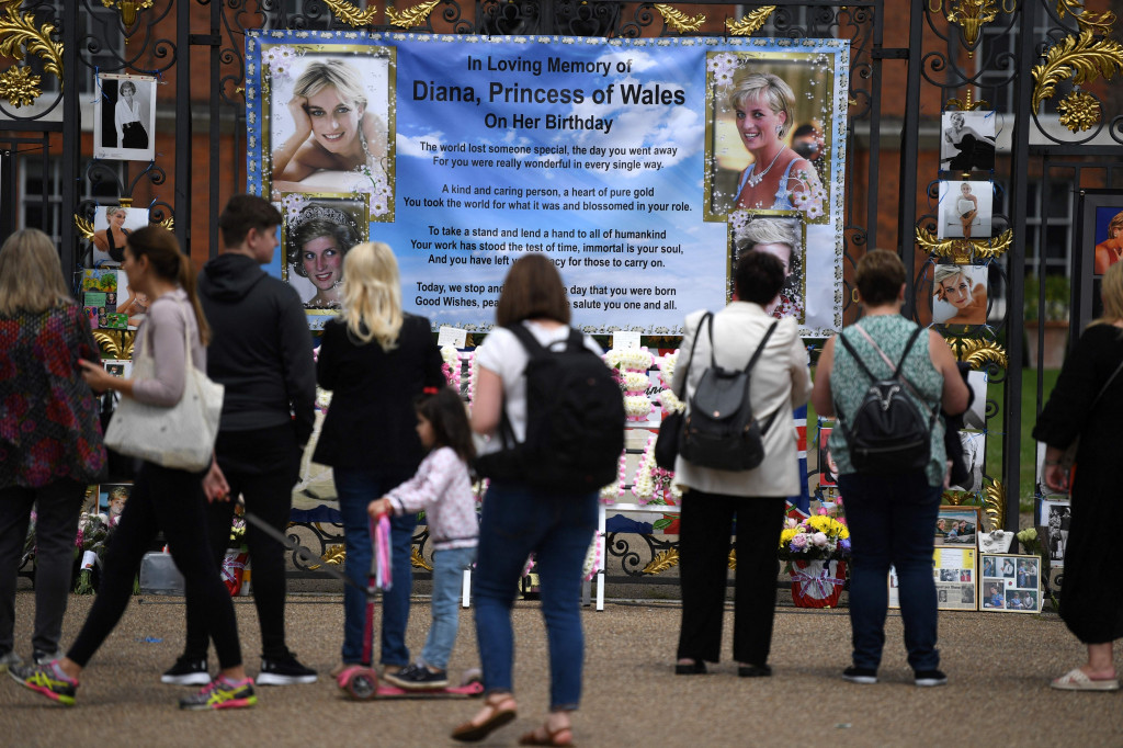 Ia dicintai oleh teman-teman dan keluarganya serta dipuja dari jauh oleh jutaan orang di seluruh dunia.