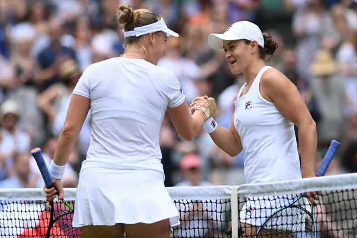 Sebagai unggulan teratas, Barty tidak mudah untuk menyingkirkan peringkat ke-89 Blinkova. Bahkan servis yang biasanya menjadi andalannya, berulang kali tidak sesuai harapan karena mampu ditepis lawannya.