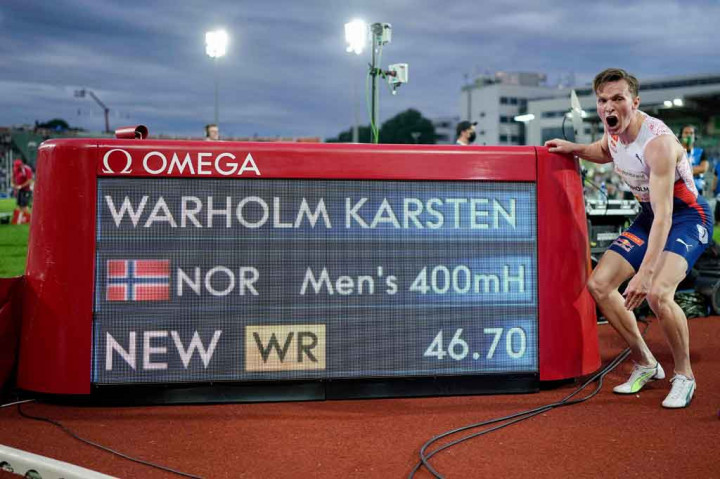 Pelari Norwegia Karsten Warholm berhasil memecahkan rekor dunia lari gawang 400 meter dengan catatan waktu 46,70 detik saat tampil di negaranya sendiri dalam ajang Diamond League di Oslo, Kamis, 1 Juli 2021 waktu setempat.