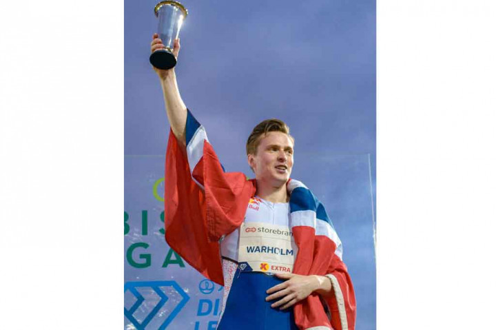 Warholm mematahkan rekor milik pelari Amerika Serikat Kevin Young yang sudah berusia 29 tahun lamanya ketika meraih medali emas Olimpiade 1992 di Barcelona dengan catatan waktu 46,78 detik.