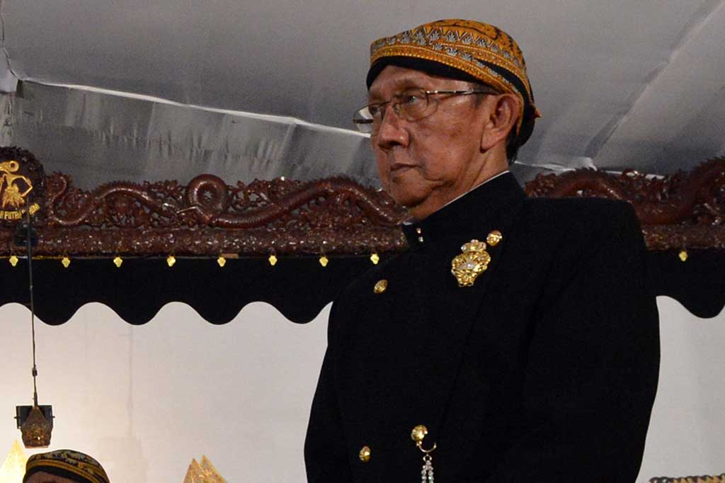 Kabar duka datang dari dunia seni dan budaya. Dalang kondang asal Karangpandan, Karanganyar, Jawa Tengah, Ki Manteb Sudarsono meninggal dunia Jumat, 2 Juli 2021 pagi.  Ki Manteb meninggal pada pukul 09.45 WIB.