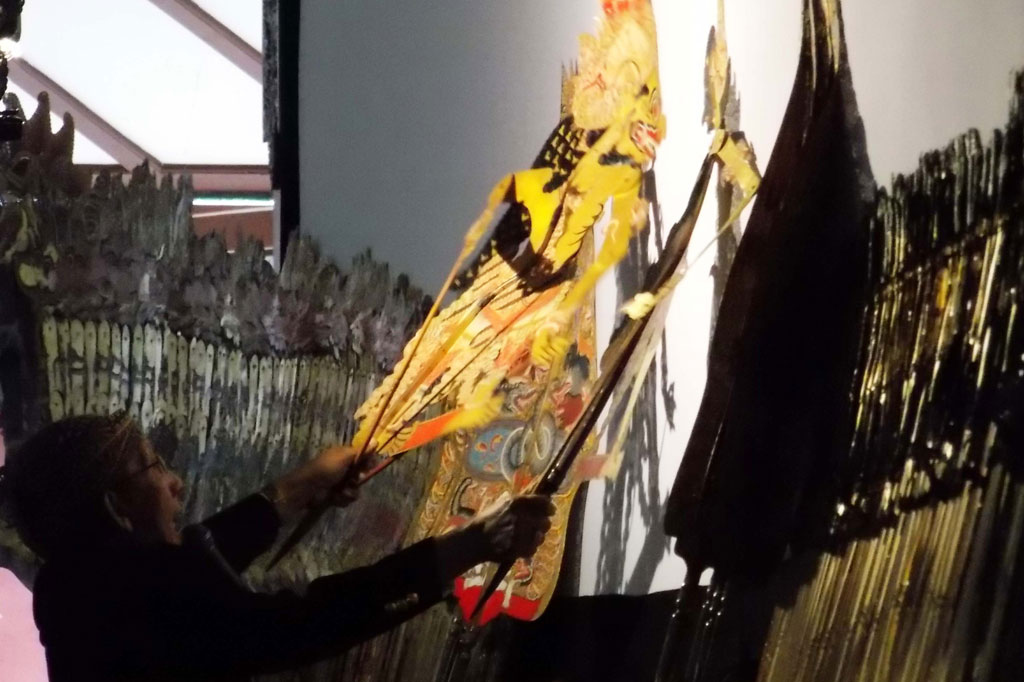 Ki Manteb pernah mendalang di Istana Merdeka dalam rangkaian HUT RI pada 2 Agustus 2019 dengan menampilkan lakon 'Kresna Jumeneng Ratu'. Ki Manteb kemudian menyerahkan tokoh wayang Kresna kepada Presiden Jokowi.