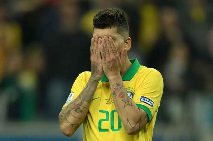 Pada menit ke-22 tuan rumah nyaris menjebol gawang Chile lewat tendangan voli Roberto Firmino menyambut umpan silang Neymar. Sayang bola belum menemui sasaran.