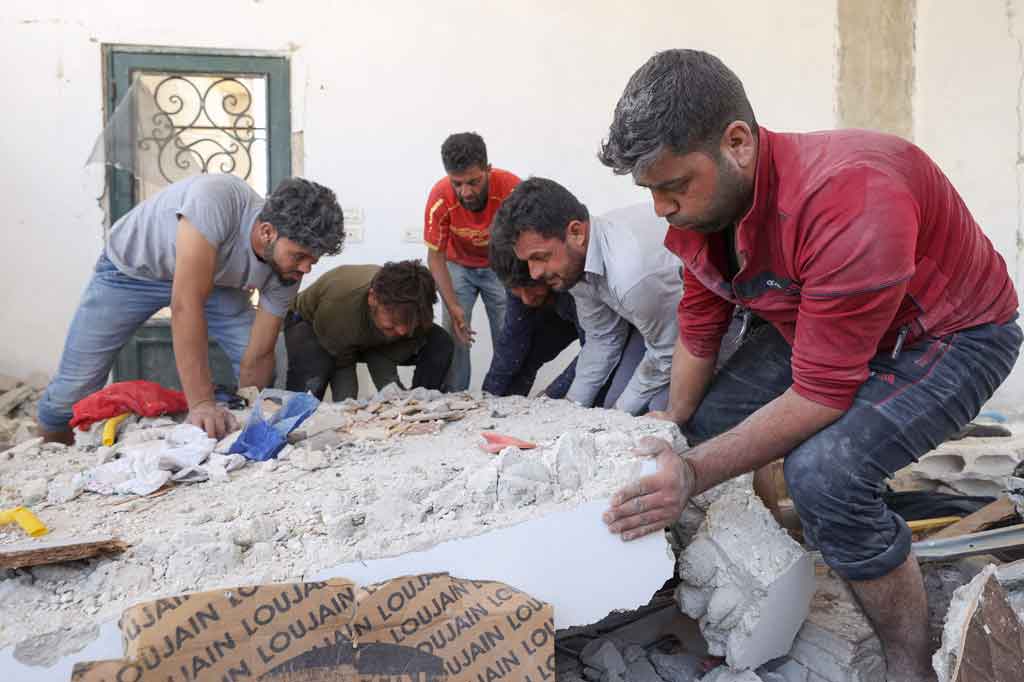 Korban meninggal hari Sabtu adalah salah satu yang terbanyak sejak gencatan senjata internasional mulai berlaku pada Maret 2020 untuk melindungi benteng yang didominasi jihadis dari serangan rezim.