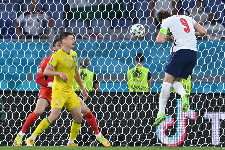 Kane dan Jordan Henderson kemudian menambah gol untuk Inggris.