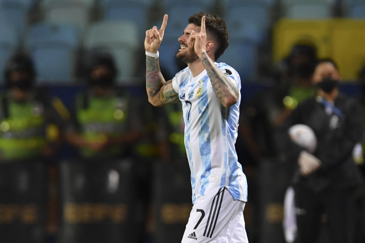 Argentina yang bermain dominan butuh 40 menit untuk membuka skor. Umpan Lionel Messi dituntaskan Rodrigo De Paul, untuk mencetak gol pertamanya di tim nasional Argentina.