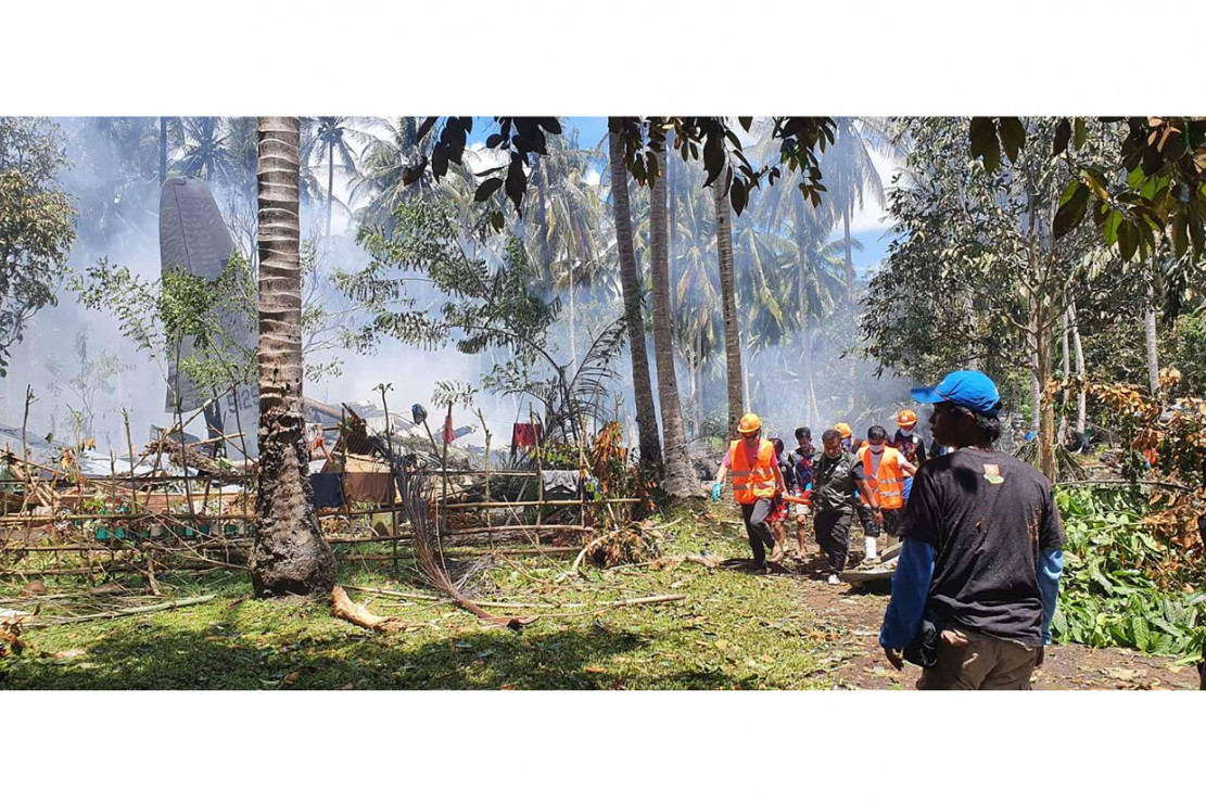 Pesawat Hercules C 130 Militer Filipina Jatuh 17 Orang Pesawat Hercules C 130 Militer Filipina Jatuh 17 Orang