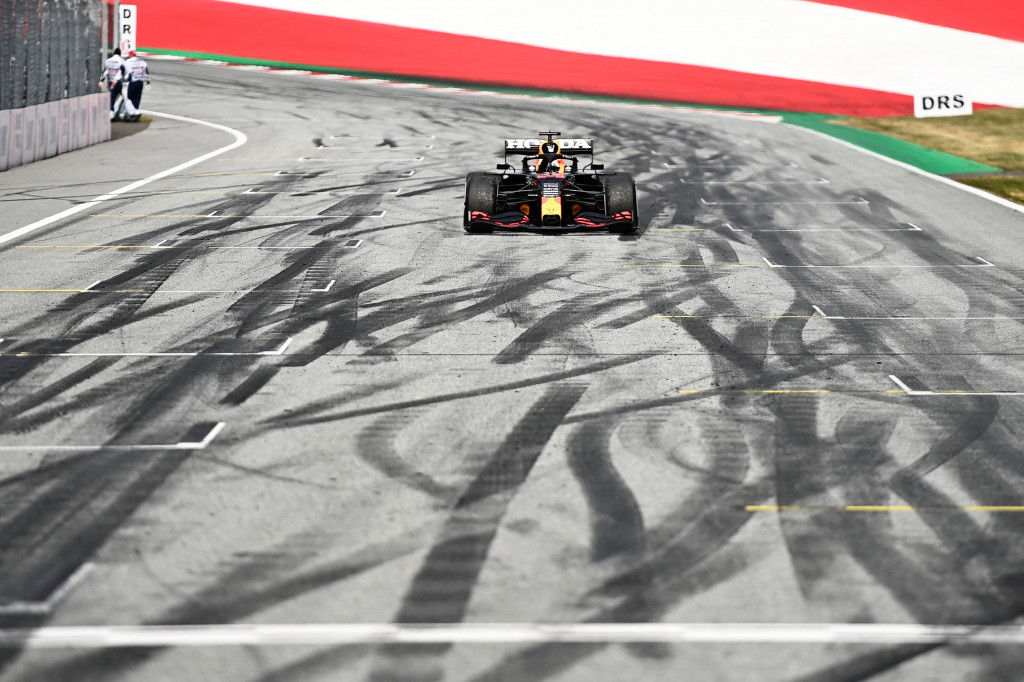 Max Verstappen berhasil memenangkan balapan F1 GP Austria disusul Valtteri Bottas di posisi kedua.