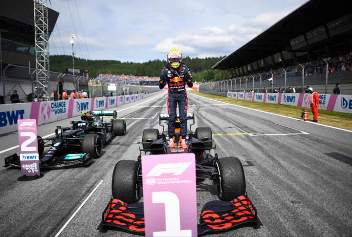 Max Verstappen musim ini sudah memenangi lima balapan, sementara Hamilton baru tiga kali. 