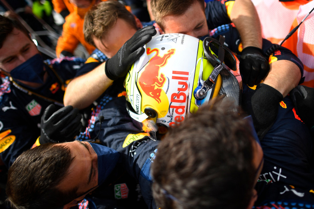 Ini adalah kemenangan kelima beruntun untuk Red Bull Racing sejak balapan di Monako.