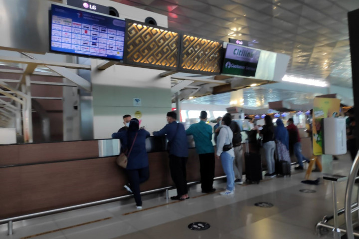 Hal itu terjadi karena hasil tes PCR baru bisa keluar paling cepat 1x24 jam. 