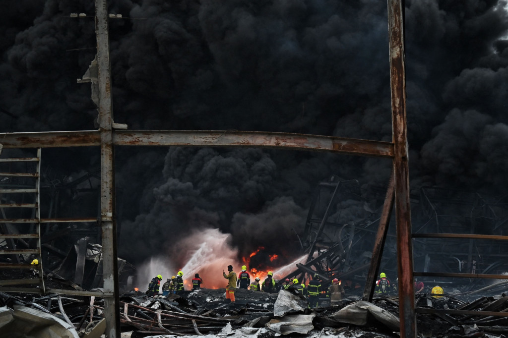 Ledakan besar yang terjadi di sebuah pabrik kimia di pinggiran Bangkok, Thailand, pada Senin, 5 Juli 2021, pagi waktu setempat. 