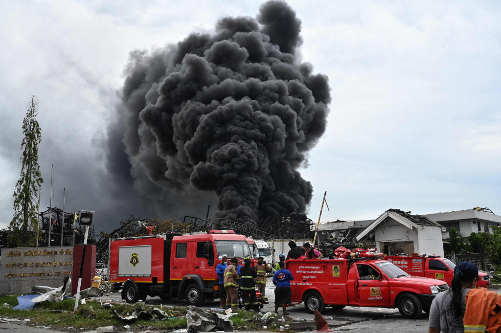 Dilansir AFP, Senin, 5 Juli 2021, para pejabat Thailand mengatakan, korban tewas dalam ledakan di pabrik kimia di dekat bandara internasional Bangkok itu adalah seorang petugas pemadam kebakaran.