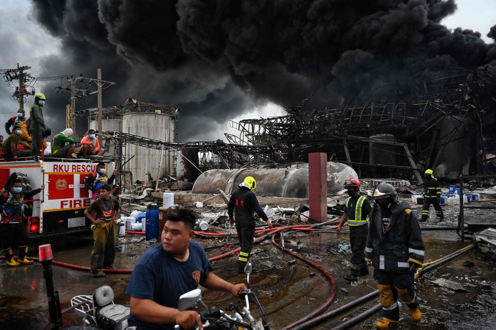 Ledakan itu terjadi sekitar pukul 03.00 waktu setempat di pabrik Ming Dih Chemical Co., yang terletak di pinggiran Bangkok, dekat Bandara Suvarnabhumi.