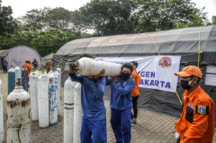 Pemerintah Provinsi DKI Jakarta membuka posko isi ulang tabung oksigen yang dinamakan posko Oxygen Rescue di kawasan Monumen Nasional (Monas).