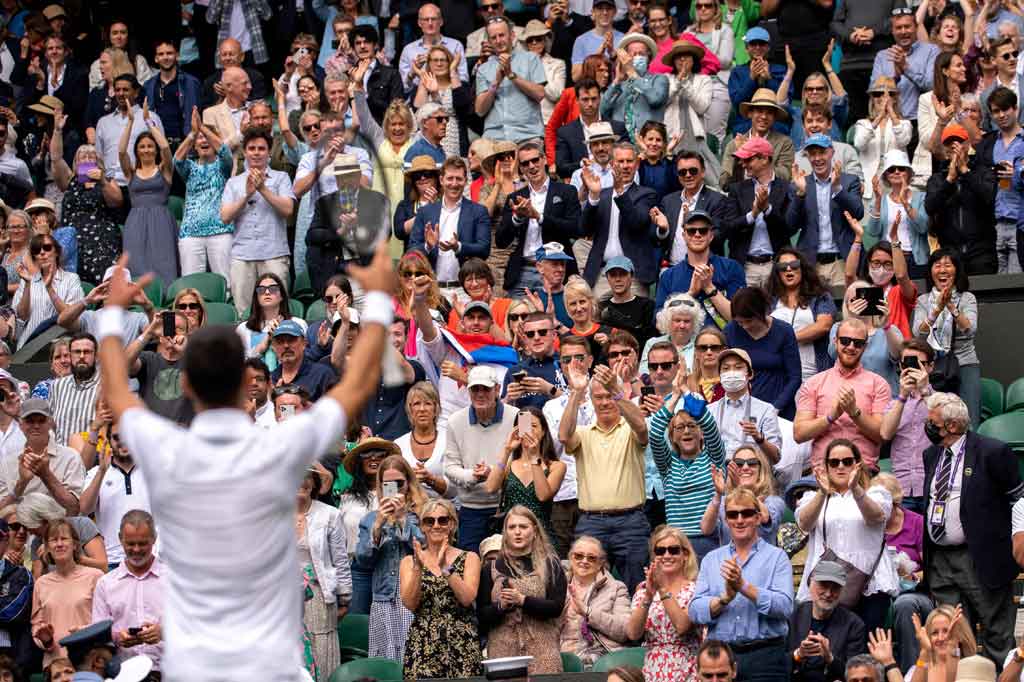Petenis peringkat satu ATP Novak Djokovic melaju ke babak delapan besar Wimbledon yang sekaligus menandai perempat final ke-50 di ajang Grand Slam selama karir tenisnya.