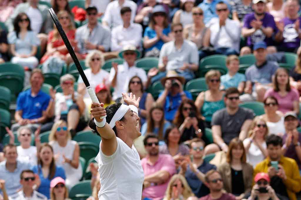 Petenis asal Tunisia Ons Jabeur menjadi perempuan Arab pertama yang mencapai perempat final turnamen Wimbledon.