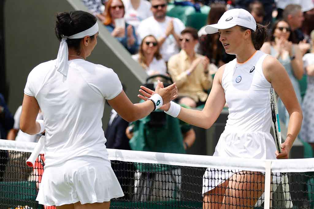 Jabeur kini telah mengalahkan tiga juara Grand Slam dalam turnamen ini. Sebelumnya, dia menyingkirkan juara lima kali Wimbledon Venus Williams dan Garbine Muguruza dalam performa yang mengesankan.