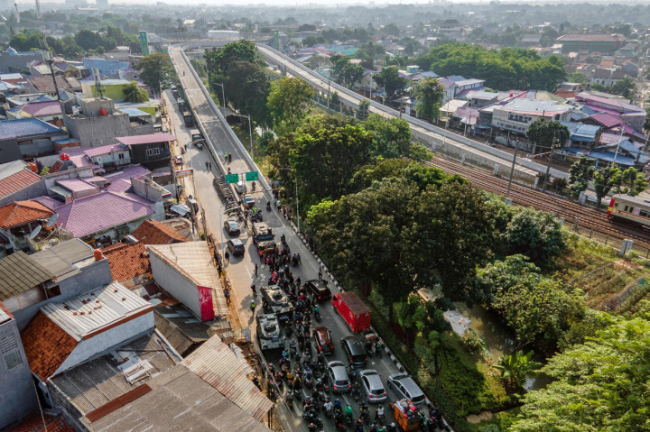 Penyekatan di Jalan Lenteng Agung Raya dilakukan untuk mengurangi mobilitas warga selama pemberlakukan PPKM Darurat se Jawa-Bali 3-20 Juli 2021.
