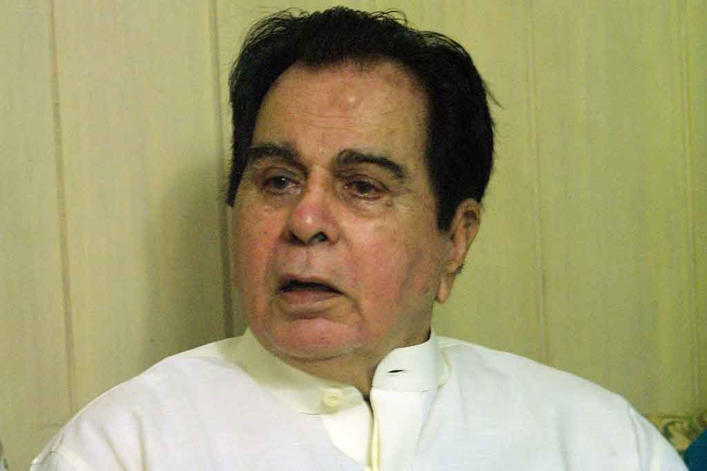 Dilip Kumar, salah satu bintang terbesar di zaman keemasan perfilman India dari 1940-an hingga 1960-an, meninggal pada Rabu, 7 Juli 2021 dalam usia 98 tahun. 