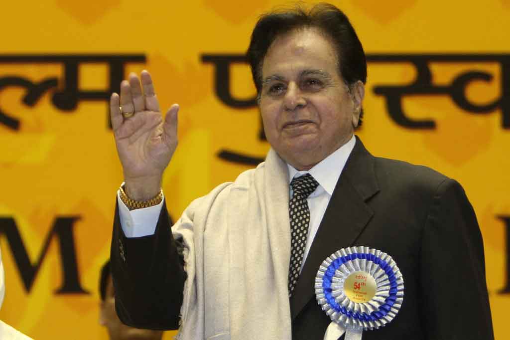 Pria yang lahir di Qissa Khwani Bazaar, Peshawar, Pakistan pada 11 Desember 1922 dengan nama Mohammed Yusuf Khan tersebut meninggalkan seorang istri, Saira Banu, seorang aktris Bollywood yang populer di era 1960-70-an.