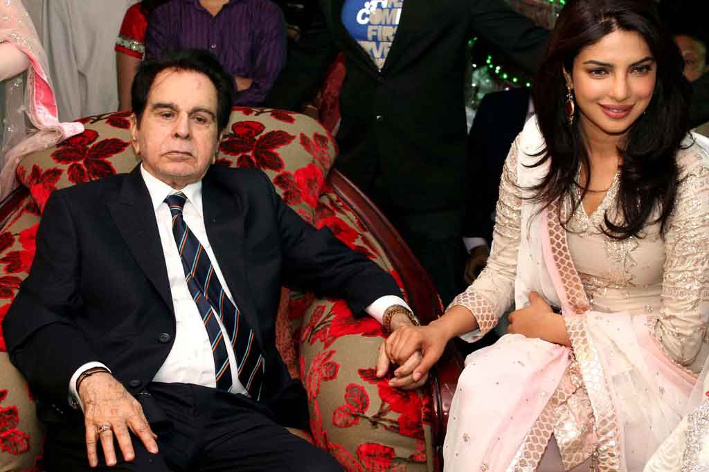 Kumar mulai dirawat di rumah sakit setelah mengeluh sesak napas pada 30 Juni lali. Dia kemudian masuk ke ruang ICU RS Hinduja dengan fasilitas non covid-19.