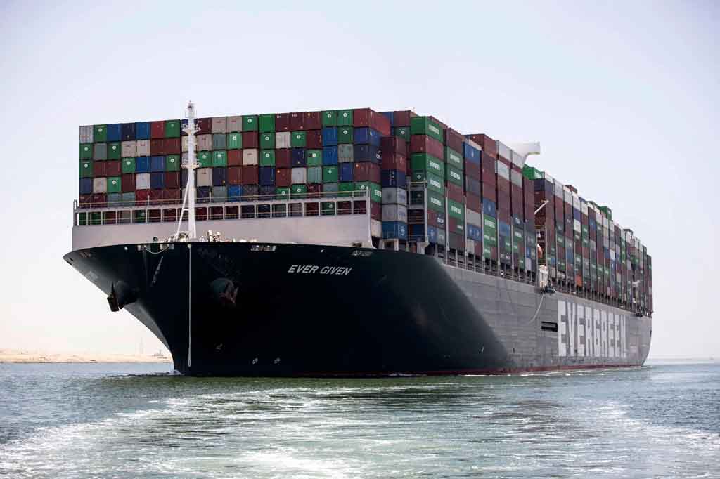 Kapal raksasa MV Ever Given, yang sempat tersangkut di Terusan Suez selama enam hari pada Maret 2021 lalu, akhirnya dibebaskan Rabu, 7 Juli 2021, menyusul kesepakatan kompensasi antara Mesir dan pemilik kapal Jepang. Kapal tersebut sebelumnya telah disita otoritas Mesir selama lebih dari 100 hari.