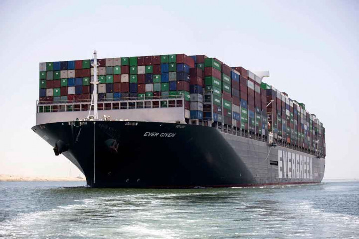 Kapal raksasa MV Ever Given, yang sempat tersangkut di Terusan Suez selama enam hari pada Maret 2021 lalu, akhirnya dibebaskan Rabu, 7 Juli 2021, menyusul kesepakatan kompensasi antara Mesir dan pemilik kapal Jepang. Kapal tersebut sebelumnya telah disita otoritas Mesir selama lebih dari 100 hari.