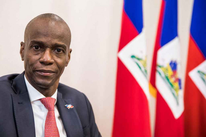 Serangan itu terjadi di tengah meningkatnya gelombang kekerasan terkait politik di negara Karibia yang miskin itu. Dengan situasi Haiti yang terpecah secara politik, ditambah krisis kemanusiaan dan kelangkaan makanan, ada kekhawatiran kekacauan makin meluas.
