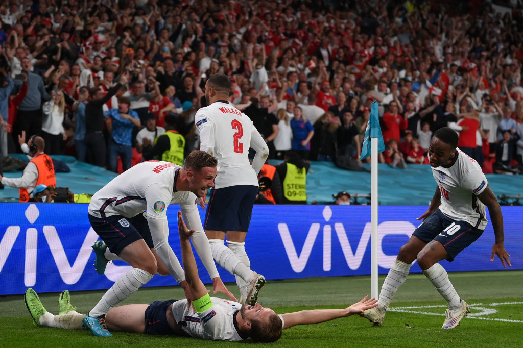 Timnas Inggris berhasil lolos ke dinal Euro 2020, setelah mengalahkan Denmark 2-1, pada semifinal Euro 2020 di Wembley, London, Kamis, 8 Juli 2021 dini hari WIB. Ini merupakan sejarah baru untuk The Three Lions.