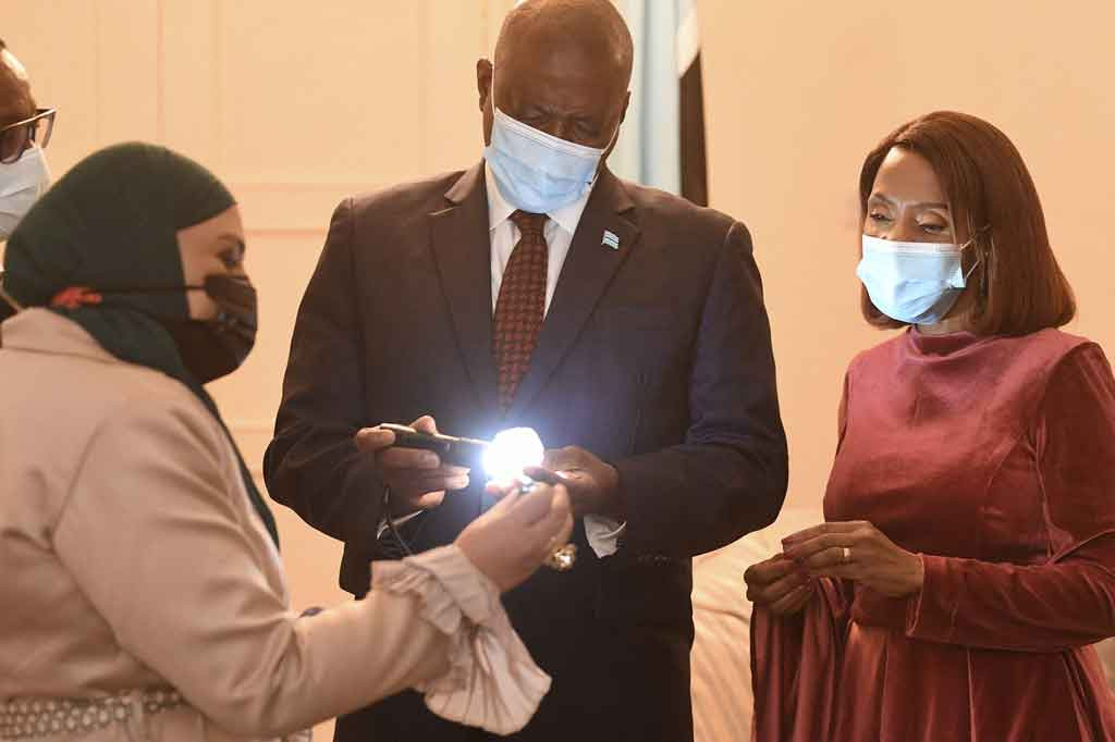 Batu sebesar genggaman tangan pria dewasa tersebut ditemukan pada 12 Juni oleh perusahaan Berlian Kanada, Lucara dan dipresentasikan ke kabinet negara di Ibu Kota Gaborone pada Rabu, 7 Juli 2021 waktu setempat.