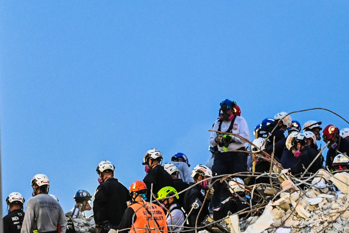 Dengan demikian, sejauh ini jumlah korban jiwa resmi menjadi 54 orang, dengan 86 orang masih belum ditemukan.