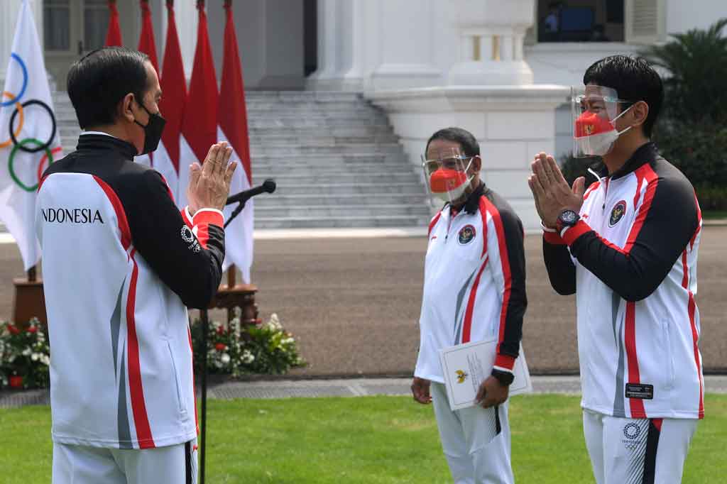 Turut hadir Menteri Pemuda dan Olahraga (Menpora) Zainudin Amali, dan Ketua Komite Olimpiade Indonesia (KOI) Raja Sapta Oktohari. Manpora Zainudin mengatakan seluruh atlet dan ofisial telah disuntik vaksin COVID-19 pada 26 Februari 2021 lalu. Olimpiade Musim Panas Tokyo, kata Zainudin, akan berlangsung pada 23 Juli-10 Agustus 2021.