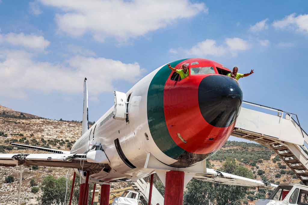 Saudara kembar berusia 60 tahun Atallah dan Khamis al-Sairafi, 60, berharap untuk menyambut pelanggan pertama mereka dalam beberapa minggu ke depan di lokasi di daerah pegunungan terpencil dekat Nablus.