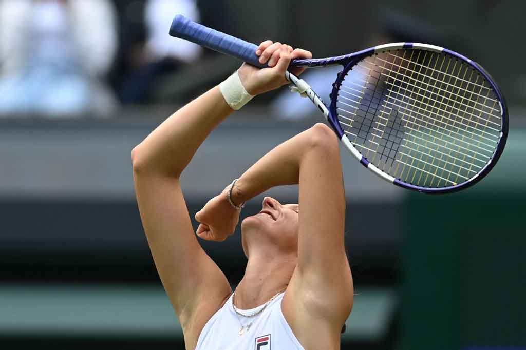 Karolina Pliskova dari Republik Ceko akan menantang Ashleigh Barty dari Australia di final Wimbledon, setelah kedua pemain mencapai partai puncak turnamen tersebut untuk pertama kalinya pada Kamis, 8 Juli 2021.