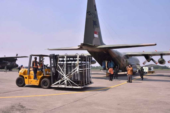 Kementerian Luar Negeri RI dalam keterangan tertulisnya menyatakan bantuan tersebut berupa 200 ventilator, 256 tabung oksigen kosong berkapasitas 50 liter, masker, sarung tangan, alat pelindung diri (APD), tutup kepala, dan alat kesehatan lainnya.
