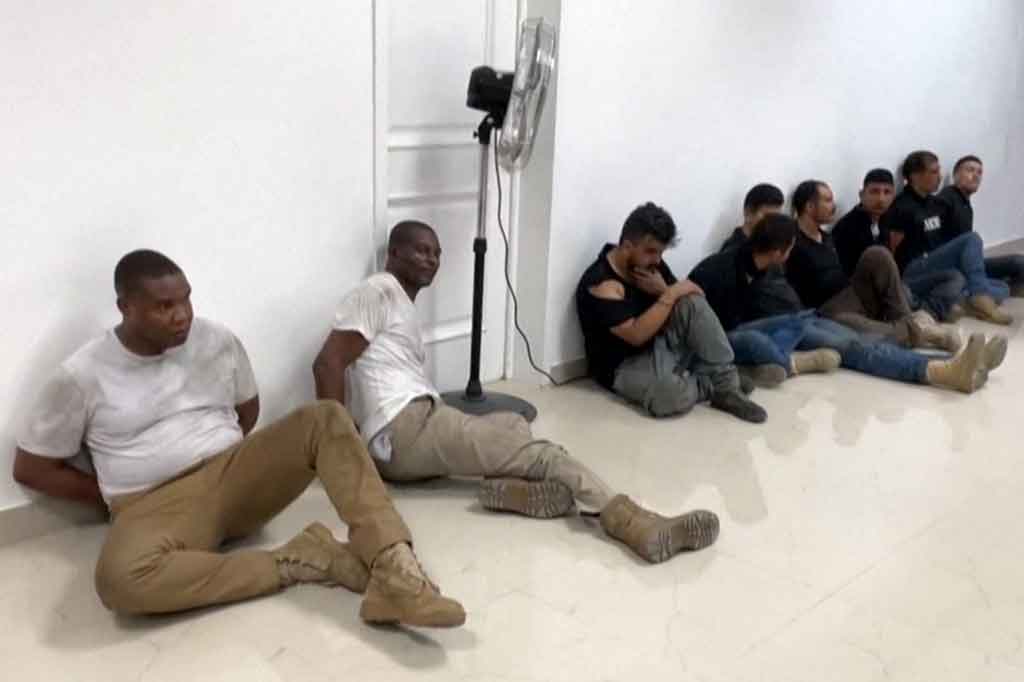 Presiden Haiti Jovenel Moise ditembak mati oleh sekelompok orang tidak dikenal di rumahnya di Port-au-Prince pada Rabu, 7 Juli 2021 waktu setempat. Polisi sejauh ini telah menangkap sebanyak 20 orang dari 28 tersangka yang diduga terlibat dalam pembunuhan Moise.